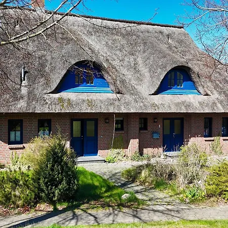Ferienhaus Reethaus Wiek Haus Terrasse, Garten Wiek auf Rügen